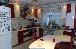 Apartament 2 camere, 57 mp, decomandat, zona Farmec