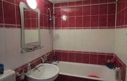 Apartament 3 camere, 65 mp, decomandat, boxa, garaj, zona strazii Dambovitei