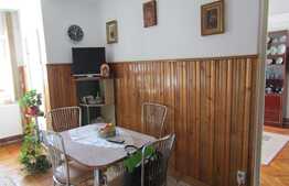 Apartament 3 camere, 65 mp, decomandat, boxa, garaj, zona strazii Dambovitei