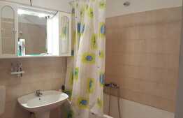 Garsoniera de vanzare, decomandata, 34 mp, loc de parcare, zona strazii Florilor