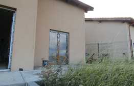 Casa de vanzare, 300 mp utili si 500 mp teren, zona linistita