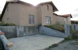 Casa de vanzare, 300 mp utili si 500 mp teren, zona linistita