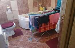 Apartament de vanzare, 2 camere, 53 mp, zona Napolact