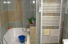 Vanzare 3 camere, decomandat, 85 mp utili, zona Campului, cu boxa si parcare