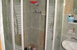 Vanzare 3 camere, decomandat, 85 mp utili, zona Campului, cu boxa si parcare