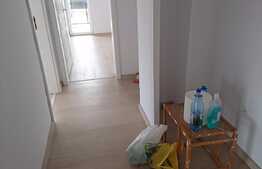 Apartament 3 camere, 63 mp, 2 balcoane, etaj intermediar, zona Petrom