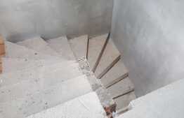 Casa individuala de 120 mp, teren de 600 mp! Semifinisat! Zona de case!