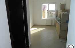 Vanzare apartament cu 2 camere , cu loc de parcare si curte privata