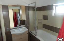 Vanzare apartament cu 2 camere , cu loc de parcare si curte privata