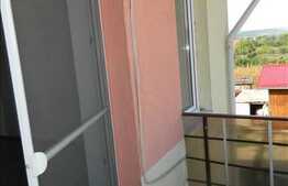 Vanzare apartament cu 2 camere , cu loc de parcare si curte privata