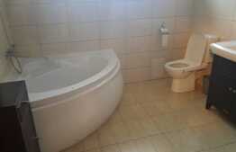 Casa de 131 mp, teren de 200 mp! Zona de case!