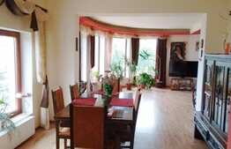 Casa aproape de natura la 10 minute de centru! 270 mp utili, teren de 700 mp.