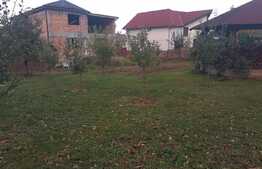 Casa la rosu de 350 mp utili, teren de 1000 mp! Zona Luna de Sus!