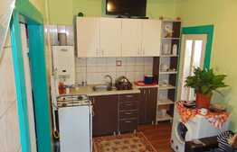 Casa demolabila, 59 mp, teren de 700, front 14,5 ml, zona linistita