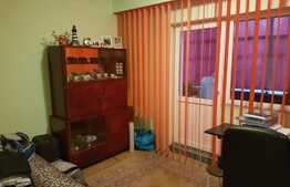 Apartament 4 camere, 82 mp, decomandat, 2 boxe, zona Piata Flora