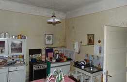 Casa individuala demolabila, 134 mp, 1469 mp de teren, 16 ml, zona Piata Engels