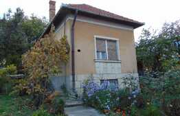 Casa individuala demolabila, 134 mp, 1469 mp de teren, 16 ml, zona Piata Engels