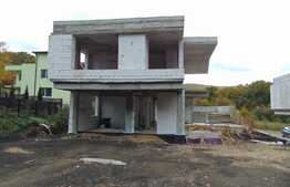 Casa individuala, 340 mp utili, teren de 985 mp, la rosu!