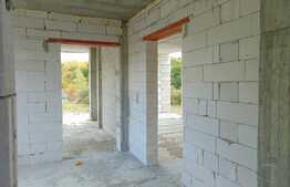 Casa individuala, 340 mp utili, teren de 985 mp, la rosu!