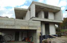 Casa individuala, 340 mp utili, teren de 985 mp, la rosu!