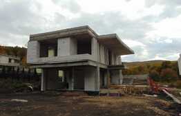 Casa individuala, 340 mp utili, teren de 985 mp, la rosu!