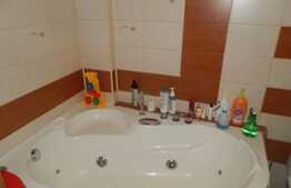 3 camere, 70 mp, etaj intermediar! Garaj! Zona strazii Stejarului! 