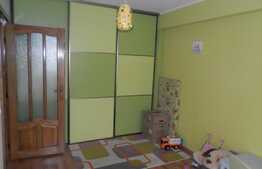 3 camere, 70 mp, etaj intermediar! Garaj! Zona strazii Stejarului! 