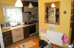 Apartament cu 3 camere, 78 mp utili, decomandat, loc parcare, boxa, zona Billa!