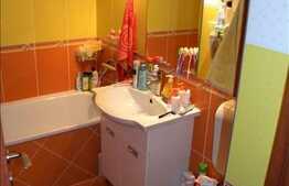 Apartament cu 3 camere, 78 mp utili, decomandat, loc parcare, boxa, zona Billa!