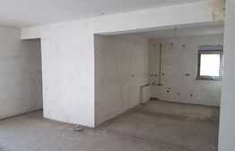 Apartament 4 camere, 122 mp, terasa de 33 mp, parcare, zona VIVO!