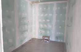 Apartament 4 camere, 122 mp, terasa de 33 mp, parcare, zona VIVO!