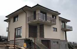 Duplex de vanzare 180 mp, teren 470 mp, front 30 ml, zona linistita!