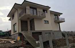 Duplex de vanzare 180 mp, teren 470 mp, front 30 ml, zona linistita!