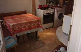 Casa de vanzare de 100 mp, teren 403  mp, 11 ml front, zona linistita!