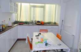 Apartament 3 camere, 90 mp, decomandat, zona Piata Cipariu