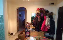 Apartament 3 camere, 76 mp, decomandat, boxa, etaj intermediar, zona Farmec