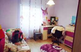 Apartament 3 camere, 76 mp, decomandat, boxa, etaj intermediar, zona Farmec