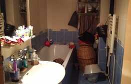 Apartament 3 camere, 76 mp, decomandat, boxa, etaj intermediar, zona Farmec