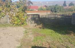 Casa demolabila cu teren de 1518 mp! Zona de case!