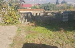 Casa demolabila cu teren de 1518 mp! Zona de case!