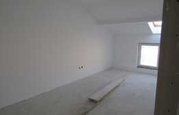 Apartament pe doua niveluri, 3 camere, 70 mp, semifinisat, parcare, zona Auchan