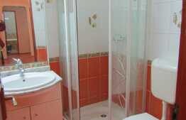 Apartament 4 camere, 81 mp, decomandat, etaj intermediar, zona UMF