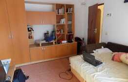 Garsoniera de vanzare, decomandata, 31 mp, terasa de 10 mp, zona strazii Eroilor