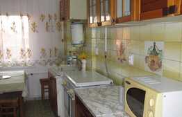 Apartament 3 camere, 80 mp, decomandat, zona Catedralei