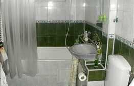 Vanzare 3 camere, imobil izolat termic la 2 minute de Profi, cu parcare si boxa