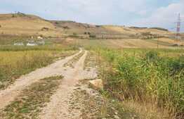 Teren intravilan 4300 mp, front 330 ml, zona linistita.