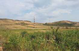 Teren intravilan 4300 mp, front 330 ml, zona linistita.