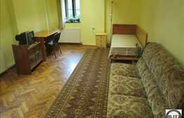 Apartament cu 3 camere, 64 mp utili, semidecomandat, cu loc de parcare.