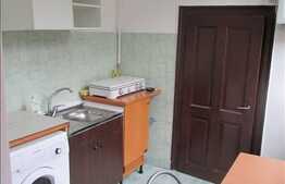 Apartament cu 3 camere, 64 mp utili, semidecomandat, cu loc de parcare.