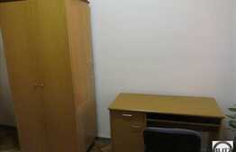 Apartament cu 3 camere, 64 mp utili, semidecomandat, cu loc de parcare.